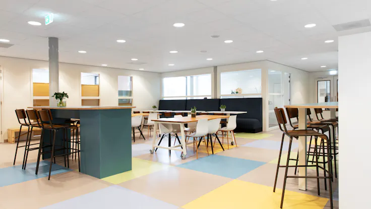 NL, IKC Beneden-Leeuwen, Beneden-Leeuwen, RAFFAAN architecten, Niels Peters, Education, Rockfon Krios, A edge, 1200x600x20, White, CM mat white, Classroom