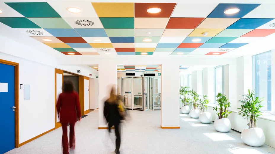 Rockfon systeemplafond in kleur
