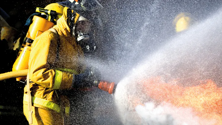 fireman, fire brigade, fire, fight a fire, smoke, photo, germany