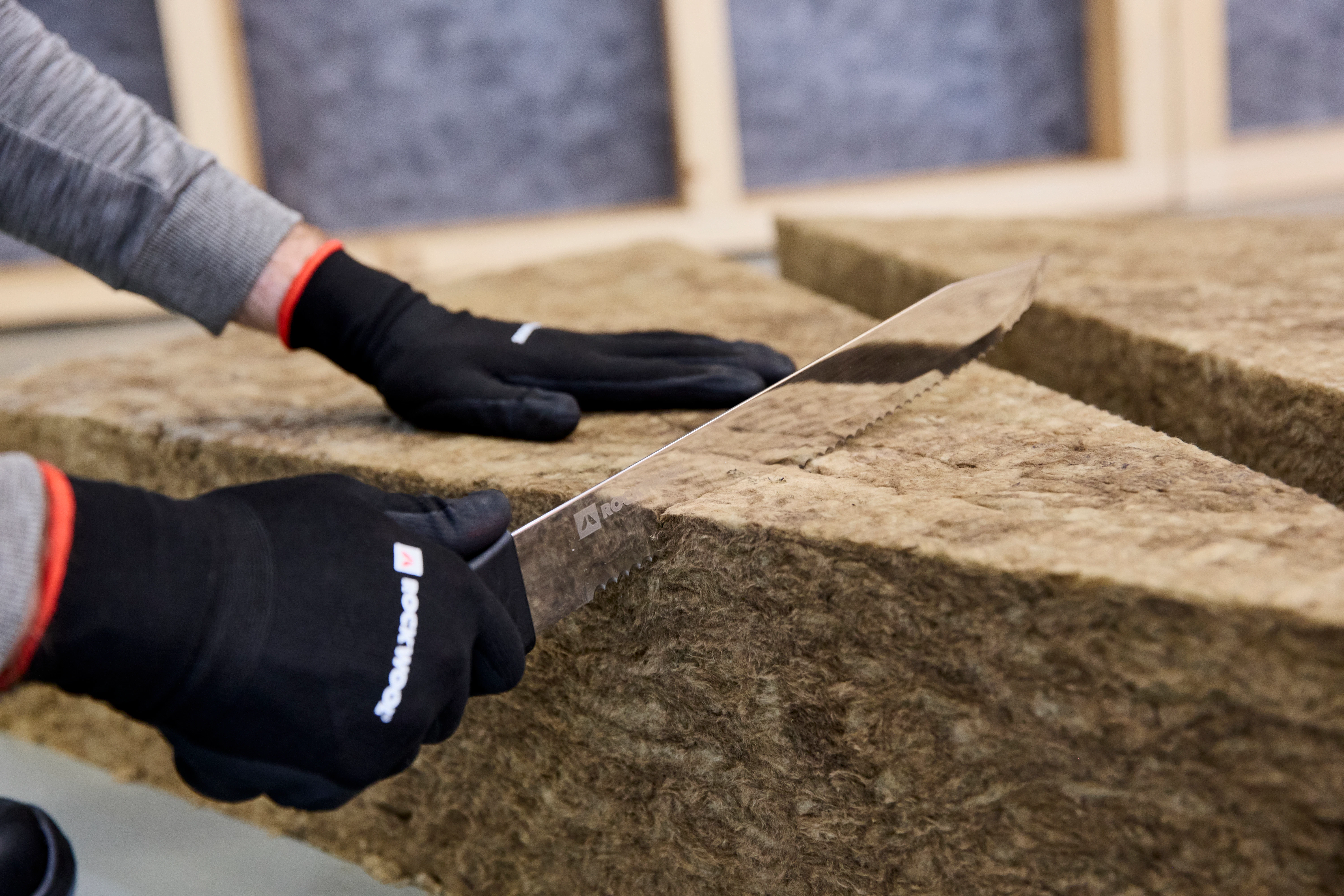 Dämmkeil Next, pitched roof, emissionsarm, GBI, Germany, interior insulation, between-rafter insulation, fireproof, sound absorption, heat insulation, Innendämmung, Zwischensparrendämmung, Brandschutz, Schallschutz, Wärmeschutz