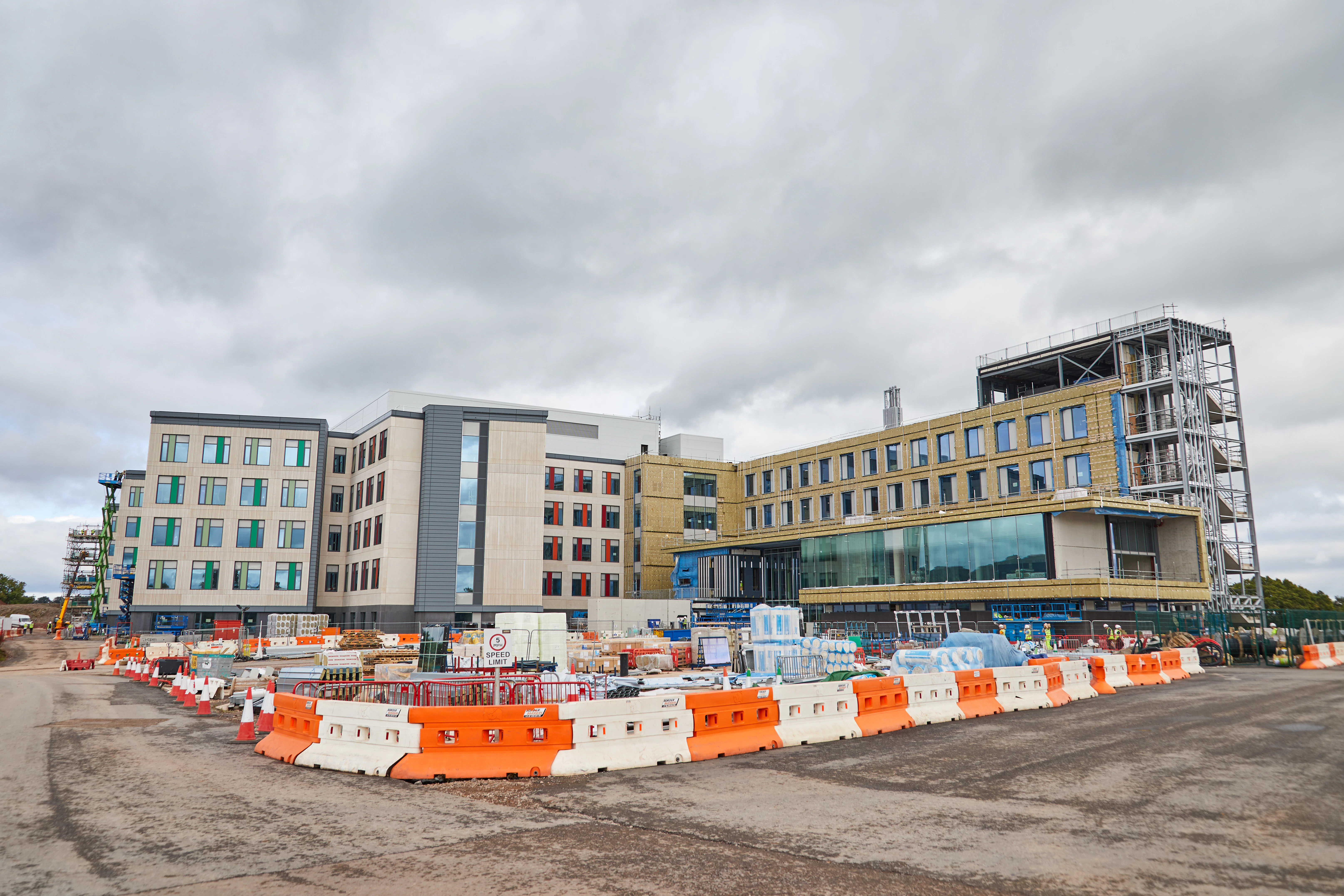 Request permission from RW-UK to use.
SCCC Cwmbran – this is a Healthcare Project specifically a Specialist and Critical Care Centre in South Wales.
Lot of products on this one, primarily façade switched to RW for non combustibility – some RCS and RockFon products and a lot of RW Fire Protection products.