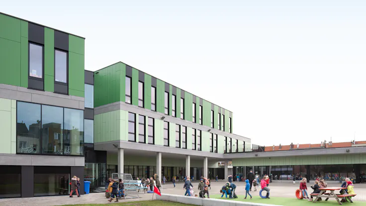 Rockpanel Case StudyVrije basisschool Sint-Jozef en Sint-Pieter Rockpanel Colours RAL 130 80 20 en RAL 130 50 30