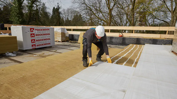 kita hilden, referenz kita hilden, Kindertageseinrichtung Am Holterhöfchen, flachdach pv-anlage, flat roof pv system, belastbares Flachdach, resilient flat roof, nachhaltiger Modulbau, sustainable modular construction, Verlegung Solarrock, installation Solarrock, Job 2340 Foto Behrendt, reference, Referenz, germany