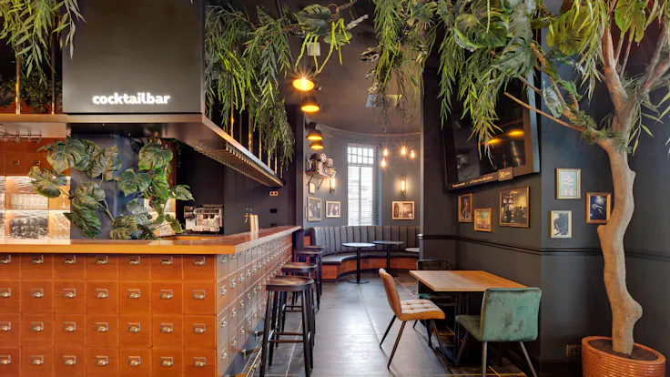 Restaurant of Plopsa hotel in De Panne Belgium with Rockfon Color-all Charcoal in D-edge