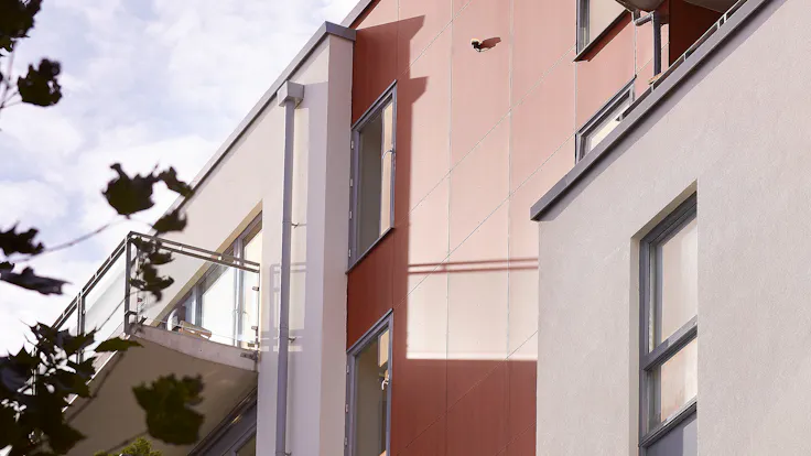 Eyot House (Multi Family House) in Bermondsey, London, United Kingdom cladded with A2 (FS-Xtra) in seven RAL colours plus Metallics Graphite Grey and Woods Cherry facade cladding.