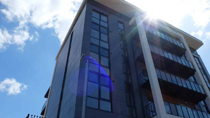 ExtraCare Longbridge in Birmingham (United Kingdom) with Rockpanel Woods FS-Xtra facade cladding