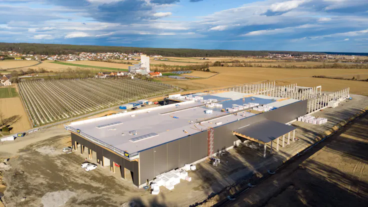 reference, egger glas, production hall, flat roof, noise insulation, gersdorf, austria