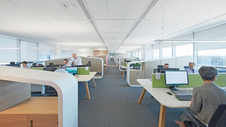 The Rockfon dB solution at BNP-BNL Paribas not only solved the acoustic challenges of a modern and flexible workplace, it also perfectly fit the minimalistic and modern design of the building itself.