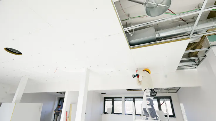 renovation, office, office building, gladbeck, gebäude 2, Renovation ROCKWOOL office building Gladbeck, Rockfon, Rockfon Mono, man installing Rockfon, Germany