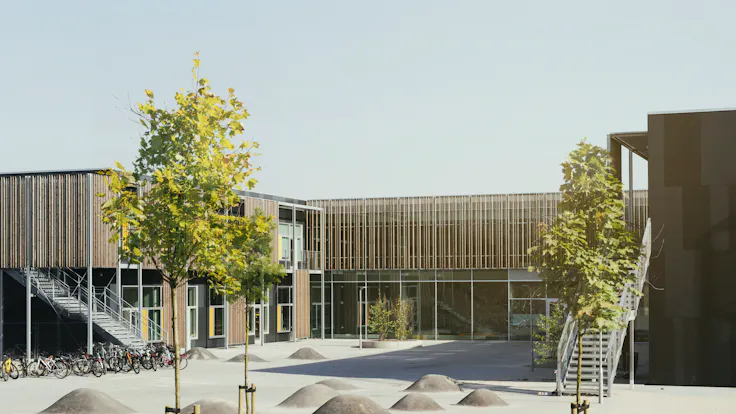 Klostermarksskolen in Roskilde, Denmark cladded with Rockpanel Colours RAL 7016 and RAL 7021 facade cladding