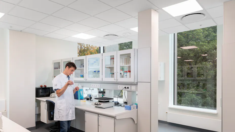Rockfon CleanSpace on show at UHEI in London 2022