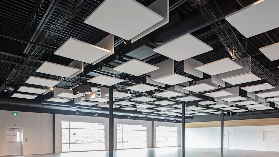 Rockfon Islands and Contour baffles add depth and dimension to the conference hall