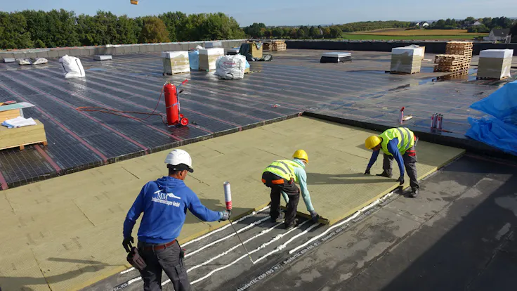 schulzentrum niederkassel, solarrock, insulation under pv-systems, sustainable, dämmung unter pv-anlagen, tragfähig, presse, press, germany