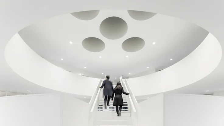 Reception area of Nieuwe Rechtbank in Amsterdam The Netherlands with Rockfon Mono Acoustic
