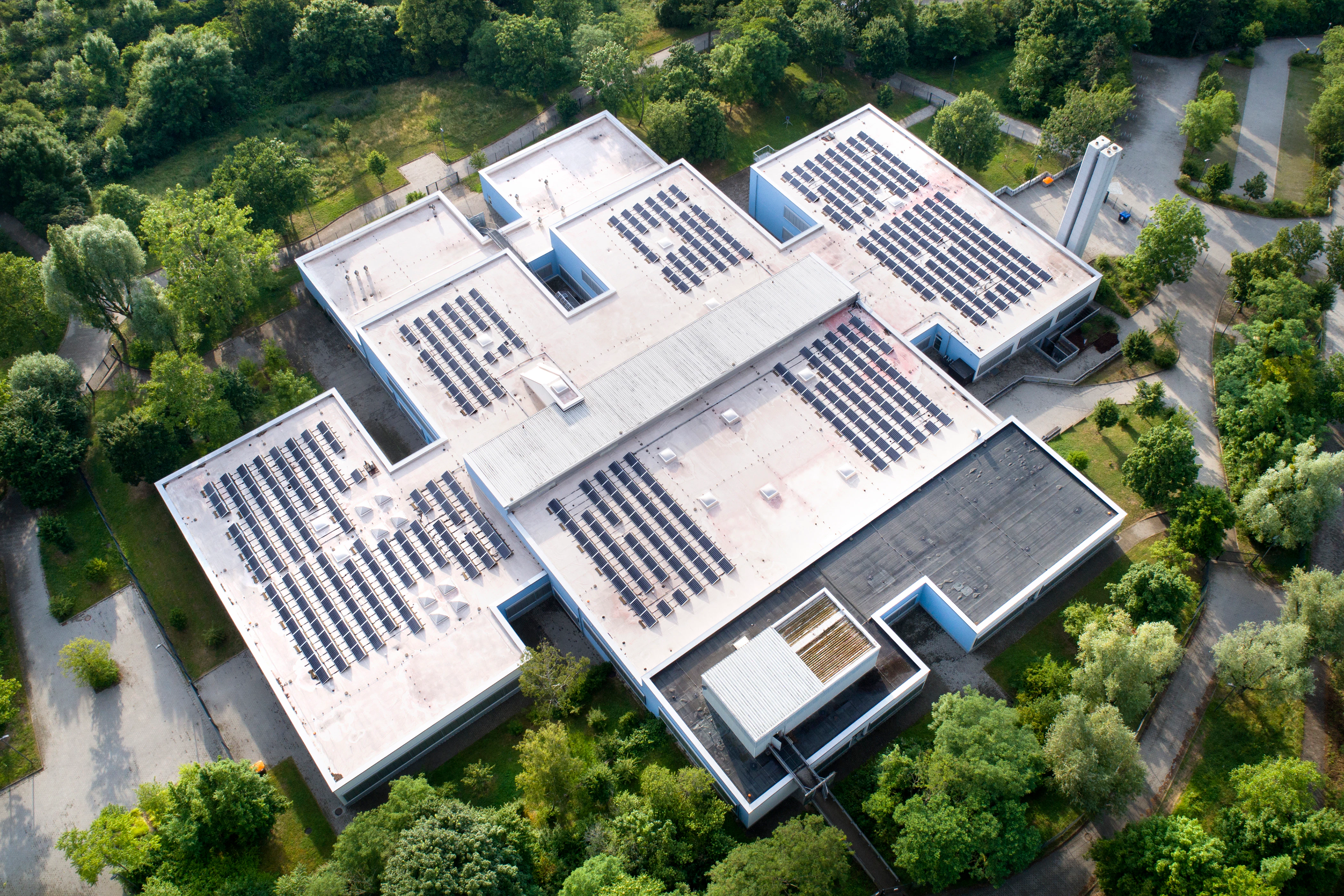 flat roof, solar panels, FRI, Metal Box