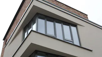 Magazin_Unsichtbar_3Fragen_Fassadenschäden_Fensterfront_Putz_Klinker