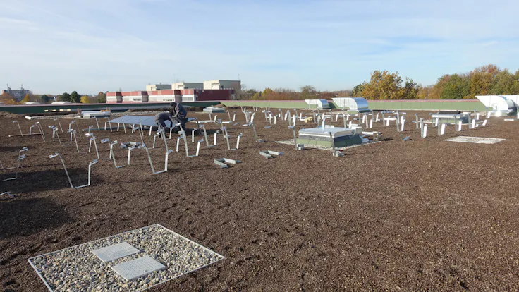 schulzentrum niederkassel, solarrock, insulation under pv-systems, sustainable, dämmung unter pv-anlagen, tragfähig, presse, press, germany