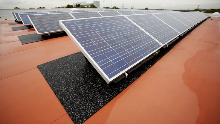 flatroof, flat roof, insulation, megarock, solar panel, solar panels, germany, solar panel case study Hoberg & Driesch