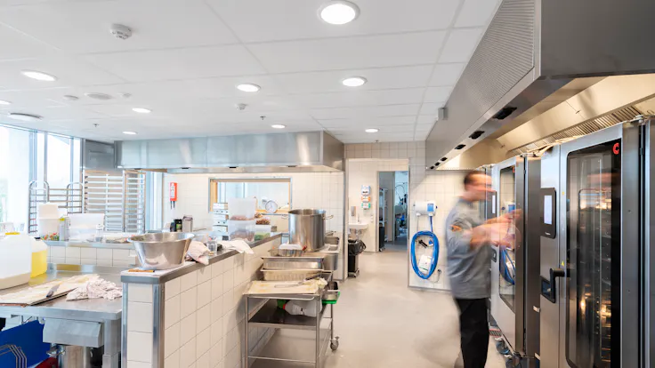 DK, Copenhagen, Kalvebod fælled skole, Lundgaard & Tranberg Arkitekter, School, Rockfon Hygienic, A-edge white