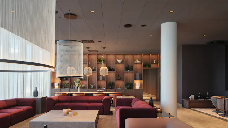 Airport in Clarion ja Comfort Hotel Helsinki Airport in Vantaa Finland with Rockfon Color-all X-Edge
