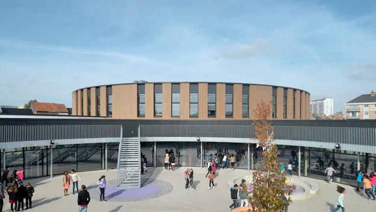 New build of the Les Trèfles primary school in Anderlecht, Belgium with Rockpanel Natural & Rockpanel Chameleon exterior cladding. Les Trefles