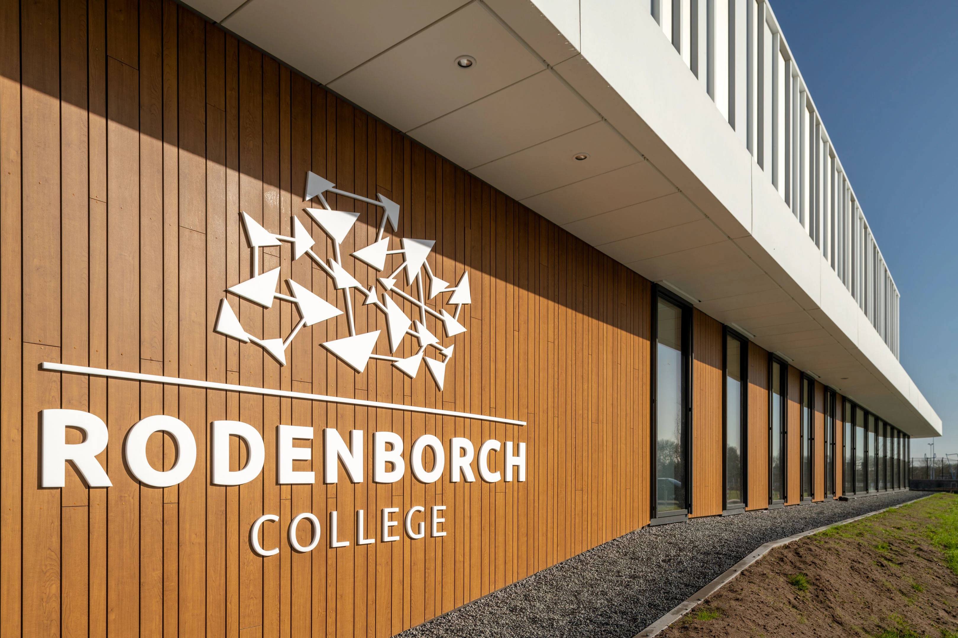 Rockpanel Case Study
Rodenborch College
Rockpanel Woods Teak