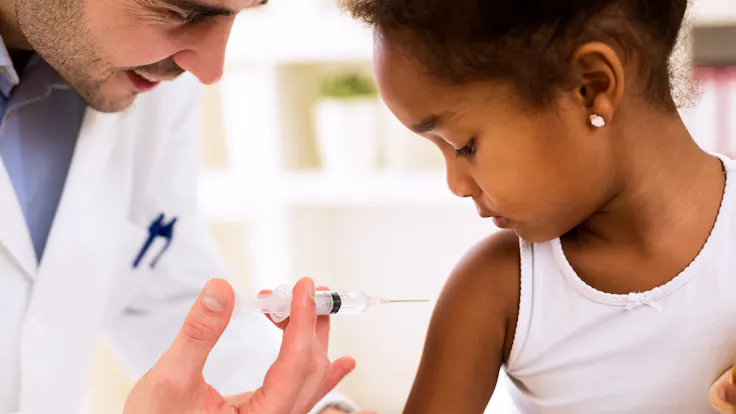 Illustrative image, healthcare, hospital, doctor, pediatrician, injection, vaccine, girl, care, treatment
