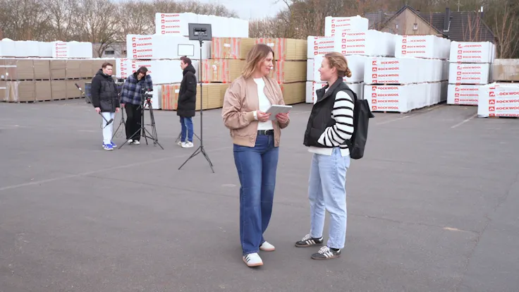 magazin, hallo ROCKWOOL, online-magazin, teaser, lina, studentin bei ROCKWOOL, als studentin bei ROCKWOOL unterwegs, marketing von ROCKWOOL, lisa enke, marketing, ROCKWOOL marketing, marketing-selfie, digitales marketing, digitales marketingteam, team marketing, wie wird steinwolle zum erlebnis, ideen, geschichten, die menschen dahinter, expertise, fingerspitzengefühl, spannende online projekte, ROCKWOOL entdeckungstour, germany