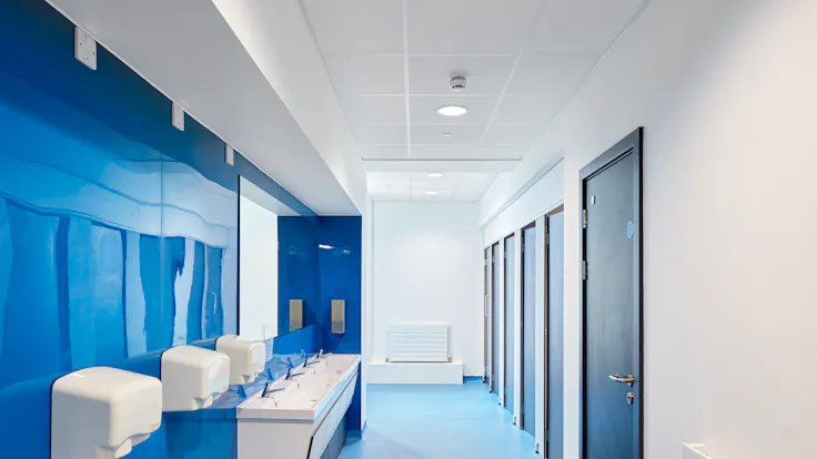 UK, Caldicot School, Building Design Partnership, School, Rockfon Hygienic, A edge, 600x600, white, Chicago Metallic T24 Click D2890 ECR class D