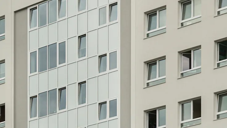 Narodowy Instytut Onkolowii w Warszawie fasada, elewacja ocieplona FRONTROCK SUPER, GRANROCK SUPER w stropodachu