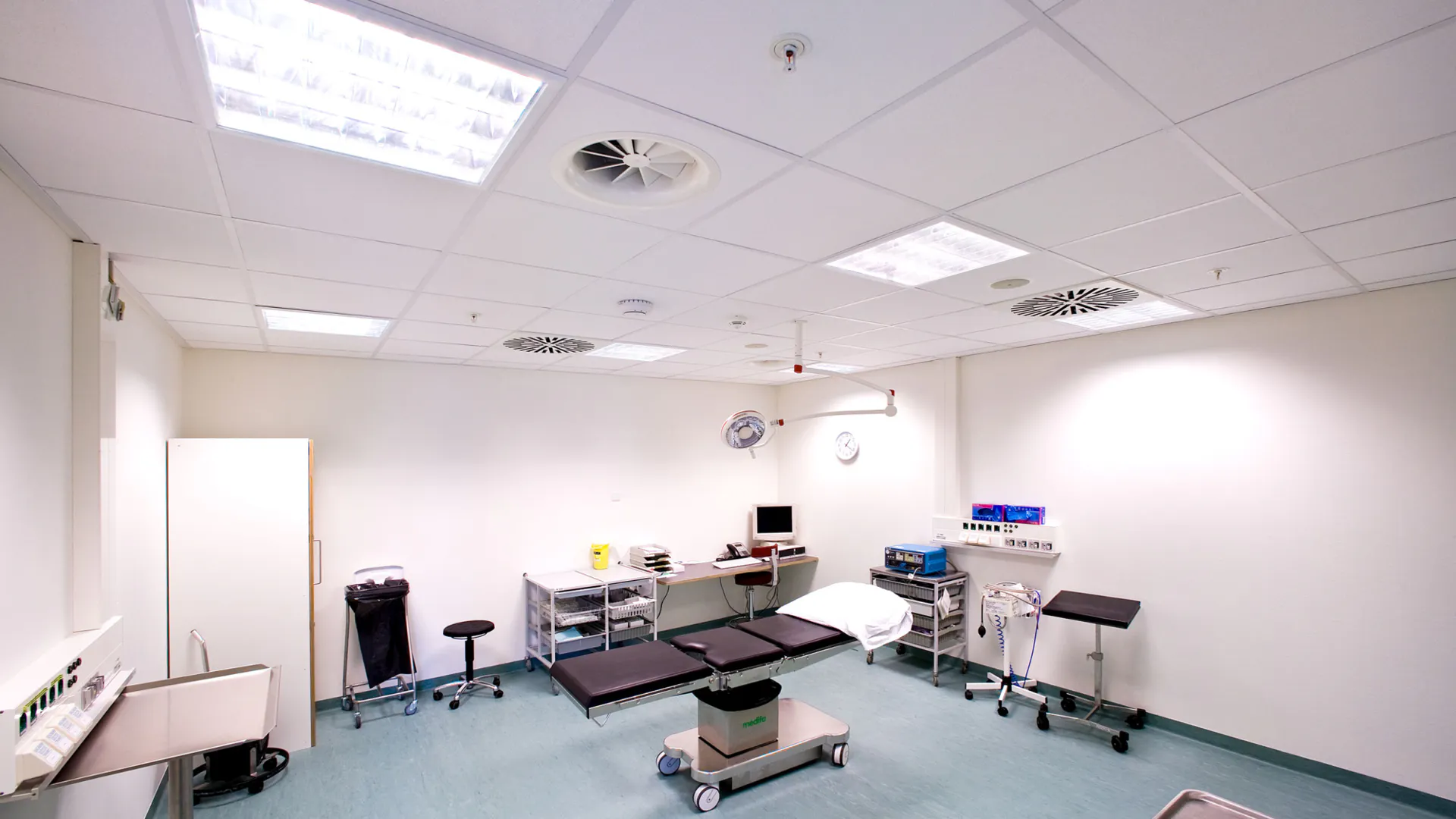 Rockfon® System MediCare T24 A, E (ECR)