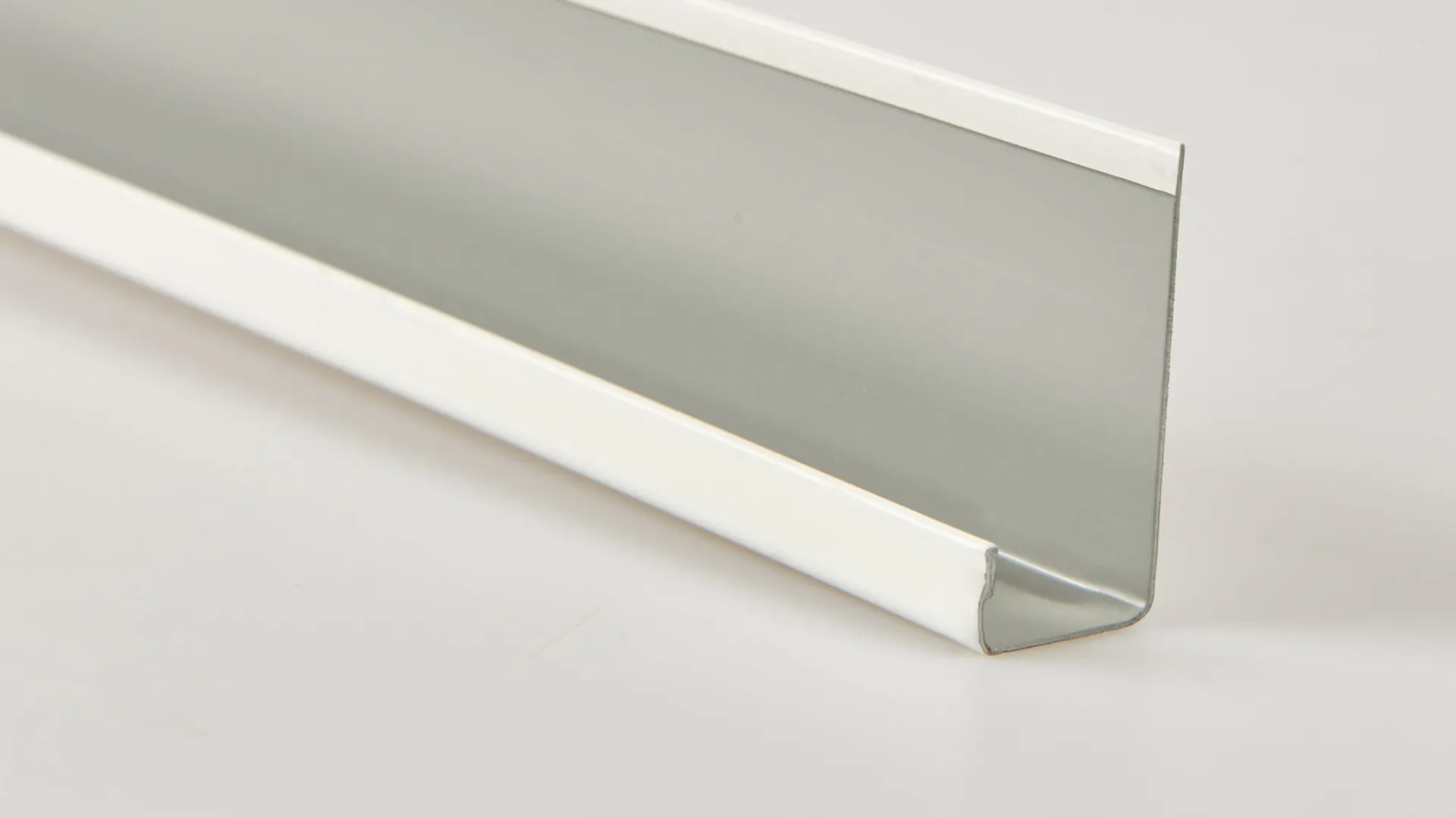 Chicago Metallic™ J-profiili