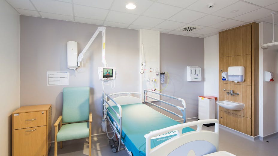 Rockfon MediCare acoustic ceiling tiles installed in patient room at Glenfield Hospital, UK